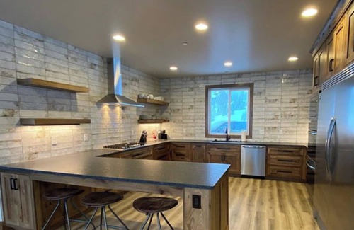 Brian Head Cabina | New Mountain Modern Home sleeps 47+