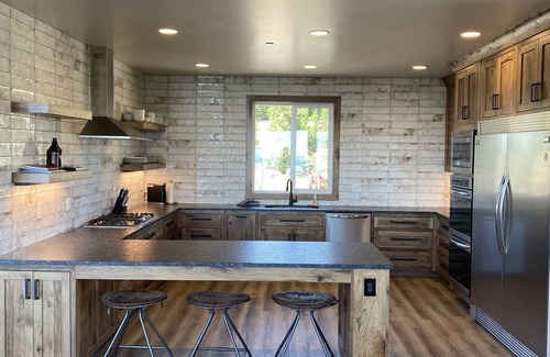 Brian Head Cabina | New Mountain Modern Home sleeps 47+