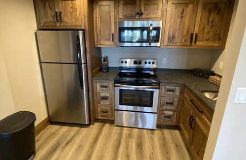 Brian Head Cabina | New Mountain Modern Home sleeps 47+