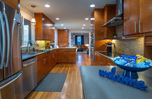 Nashville Casa | NEW- Music City Outdoor Oasis, 4BR, Hot Tub, FirePits, Bar, Dog Friendly, 1acre