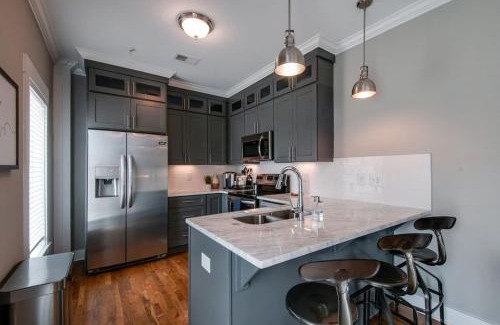 Nashville Apartamento | New Nashville Condo with 2 King beds walk to bars
