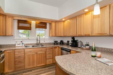 Michigan City Casa | New Near Beach Casino Dunes Zoo& Restaurants