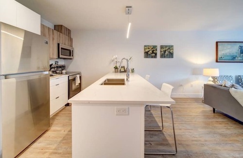 North End Condominio | NEW New Luxurious Modern 2BR Condo Sleeps 5 Coffee, AC, WIFI