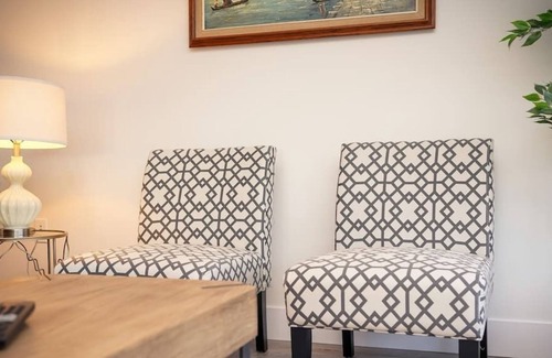 North End Condominio | NEW New Luxurious Modern 2BR Condo Sleeps 5 Coffee, AC, WIFI