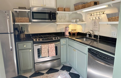 Natchez Casa | NEW NEW NEW Precious Cottage in Historic Downtown