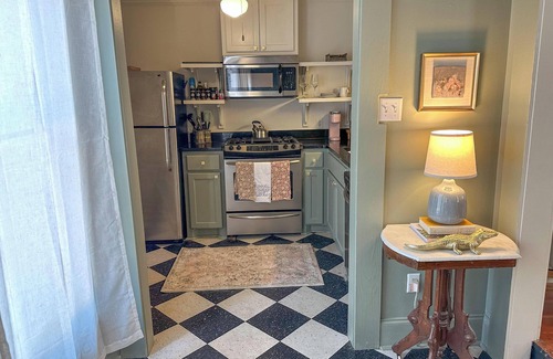 Natchez Casa | NEW NEW NEW Precious Cottage in Historic Downtown