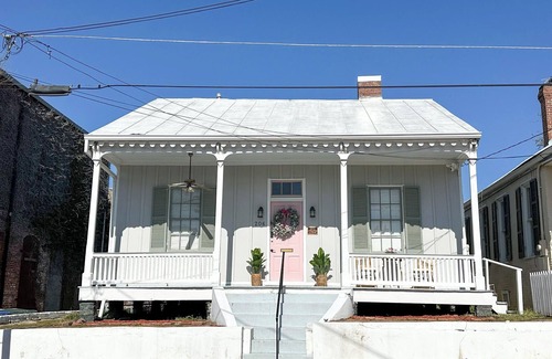 Natchez Casa | NEW NEW NEW Precious Cottage in Historic Downtown