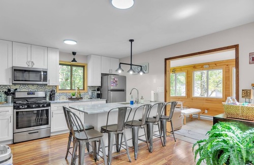 Pocono Lake Cabaña | NEW! Nirvana At Arrowhead (3-Bedroom Cottage) with Pool