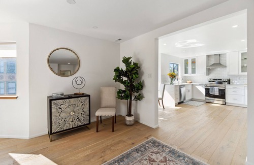 North of the Panhandle Casa | New NoPa Delight, Sunny, Garage Parking, Close to UCSF, Parks, 3 bed, 3 bath