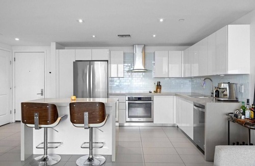 Town Square Condominio | NEW | Ocean View w/Peloton, Workspace, Parking