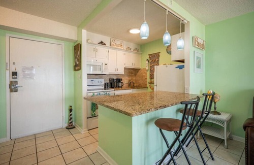 Northeast Virginia Beach Condominio | NEW! Oceanfront Condo / Beach / Pool/Jet Ski /Boat