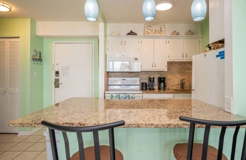 Northeast Virginia Beach Condominio | NEW! Oceanfront Condo / Beach / Pool/Jet Ski /Boat