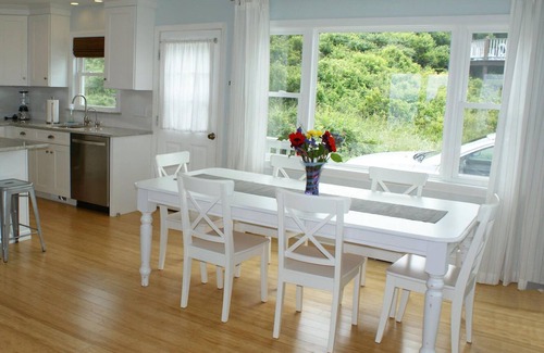 East Sandwich Cabaña | NEW: Oceanfront Cottage with your own beach-no walking needed!