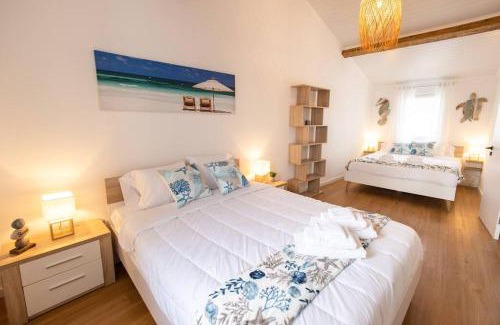 Lagoa Casa | NEW! Oceanfront Home with HotTub, Lagoa Sao Miguel Azores
