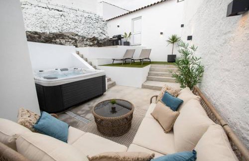 Lagoa Casa | NEW! Oceanfront Home with HotTub, Lagoa Sao Miguel Azores