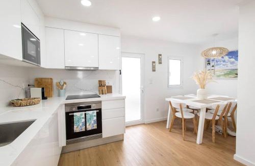 Lagoa Casa | NEW! Oceanfront Home with HotTub, Lagoa Sao Miguel Azores