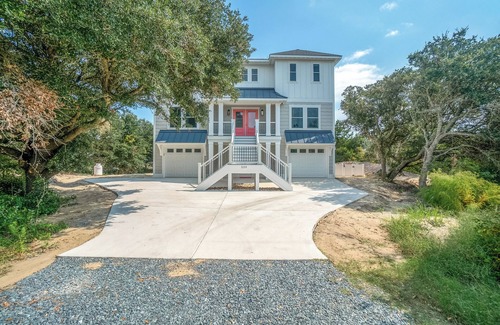 Ocean Sands Casa | New, Oceanside 6-Bedroom 5.5 Bath, Swimming pool, Elevator, 5 min walk to beach