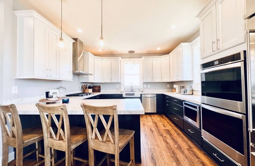 Ocean Hill Casa | New/Oceanside/Pool/Hot Tub/Tiki Bar/7minwalk2Beach