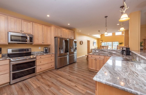 Waterfront Greens Casa | New! Oh Deer! Lodge: Lakefront, Pool, Two Hot Tubs!