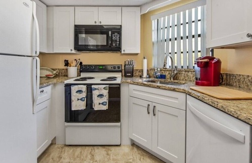 Bradenton Condominio | NEW ON THE MARKET!!! CLOSE TO BEACH!! 2 Bed, 2 Bath Townhome in Palma Sola!!