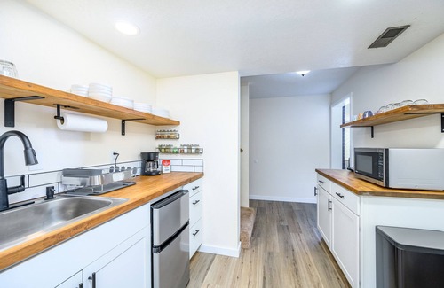 Dundee Cama Y Desayuno | New One Bedroom B&B Walking Distance to Downtown Dundee!