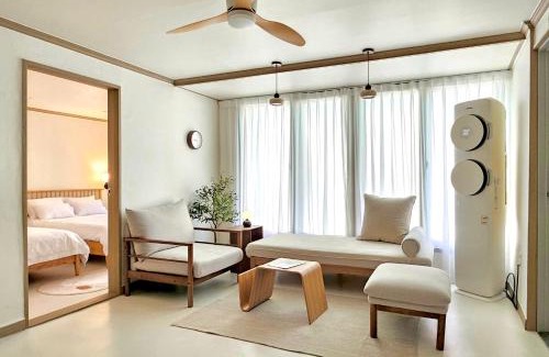 Mangwon-dong Apartamento | New Open 홍대 망원시장 한강 숙소,단독주택 1층- 최대9인, 2층-최대6인 가능, 호텔침구, 무료짐보관, 세탁기건조기