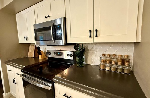 Old Aurora Casa | 💜New Orleans Lady- 6miles to FQ/w&d/Pets Ok
