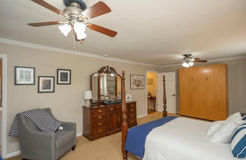 Franklin Casa | NEW Outdoor Oasis Pool, Hot Tub, Firepl, 6 bedr