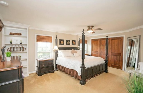 Franklin Casa | NEW Outdoor Oasis Pool, Hot Tub, Firepl, 6 bedr