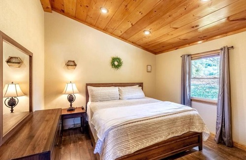 Robbinsville Casa | *New Owner Special* Cozy Cabin with mountain views