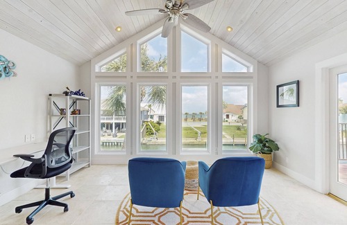 Key Allegro Casa | New Ownership - Canal-front home with pool, pool spa, kayaks, dock, & casita