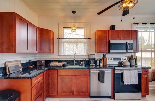 Hilo Casa | NEW - Paddler's Inn 3BR Hilo