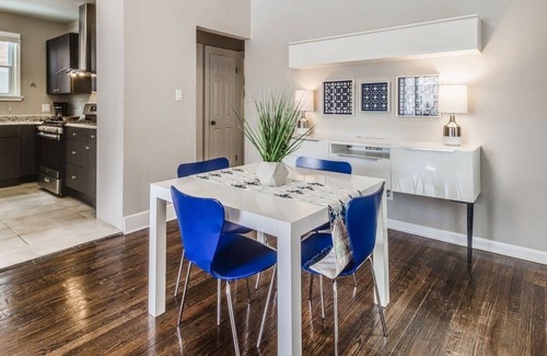Detroit Casa | NEW! Peaceful 6BD Family Retreat | University District