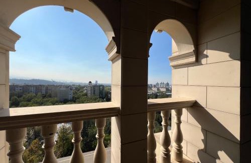Almaty Apartamento | New Penthouse near Kok-Tobe with Mountain & City Views