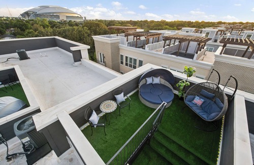 Arlington Casa | NEW Penthouse Rooftop Deck! Steps to Stadium. Lux Extras, private garage & gated