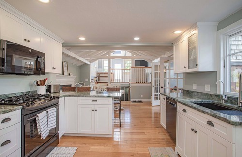 Scituate Casa | New! Perfect Beach Getaway-Sleeps 12, Dog Friendly, 7-Minute Walk to Egypt Beach