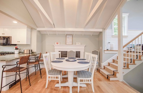 Scituate Casa | New! Perfect Beach Getaway-Sleeps 12, Dog Friendly, 7-Minute Walk to Egypt Beach