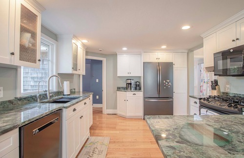 Scituate Casa | New! Perfect Beach Getaway-Sleeps 12, Dog Friendly, 7-Minute Walk to Egypt Beach