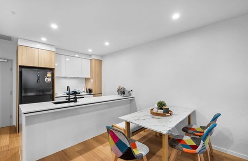 Surfers Paradise Apartamento | Brand New Riverview 2BR King Bed *Parking/Pool/GYM