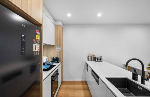 Surfers Paradise Apartamento | Brand New Riverview 2BR King Bed *Parking/Pool/GYM