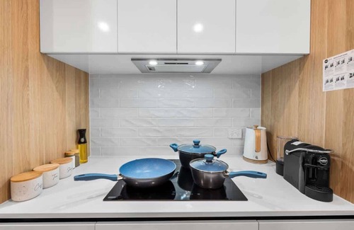 Surfers Paradise Apartamento | Brand New Riverview 2BR King Bed *Parking/Pool/GYM