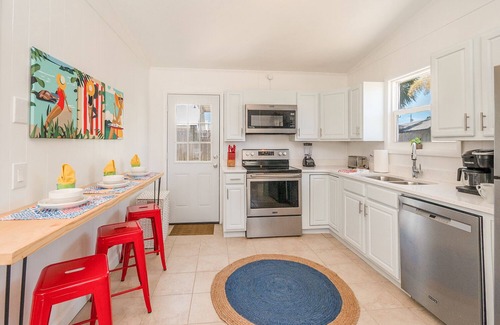 Biltmore Beach Casa | NEW Pool and Putt-putt! 3 blocks->Beach! Dogs ok, St Andrews 5min drive!