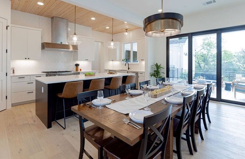 Austin Casa | *NEW* Pool | Hot Tub | Sleeps 15 - WalkerVR Canyon Moon