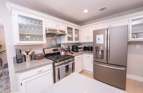 North Las Vegas Casa | New Pool/Spa & Pool Table @ 6BR Refined Vegas Stay