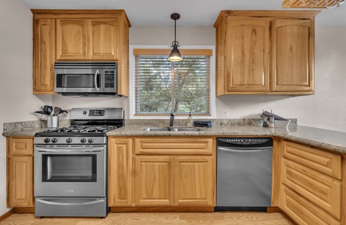 Glencoe Casa | NEW! Prasad Retreat - Sunny Home w/ Deck & Air Hockey by Bear Valley Vacation Rentals
