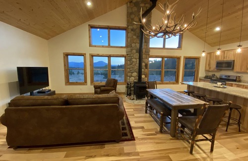 Almont Cabina | New! Premier 3 bedroom cabin in Taylor Park. Base of the Collegiate Mountains.