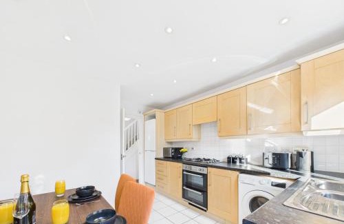 Cheltenham Casa | NEW Prestbury Place by Signature Stays - 5 Bedroom House Near Cheltenham Racecourse