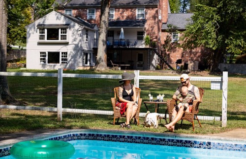 Newtown Square Apartamento | New Pristine Suburban Escape