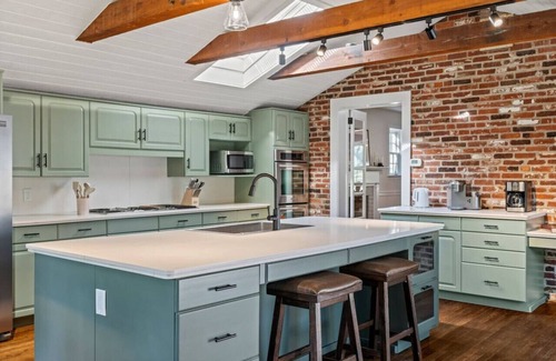 Newtown Square Apartamento | New Pristine Suburban Escape