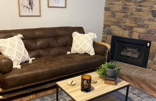 Gatlinburg Apartamento | ⭐️NEW-PristineGburgLoft-2A-Walk2Pancakes🥞 & Slopes⛷